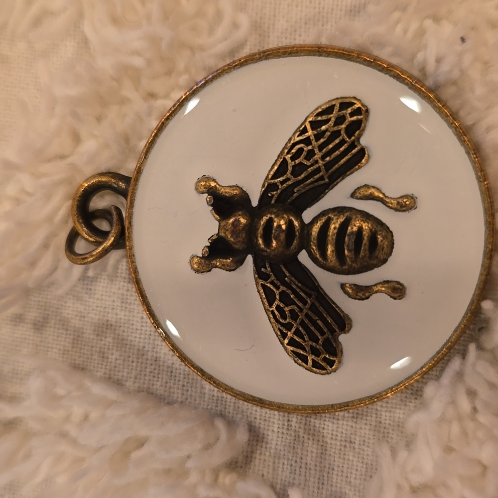 Gucci White Bee Charm/Zipper Pull Pendant